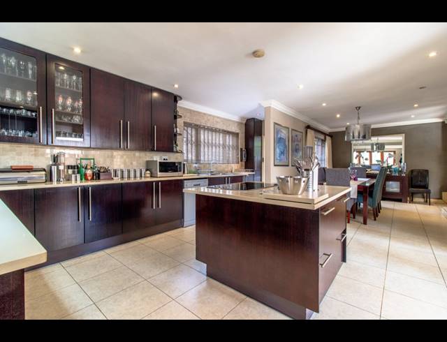5 BEDROOM HOUSE FOR SALE IN GLENVISTA